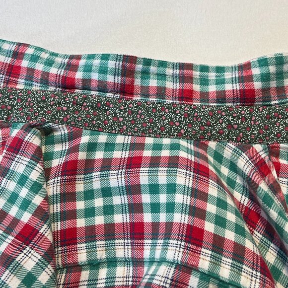 Lady Footlocker Plaid Button-Down – Festive Flair Meets Everyday Comfort Sz L - Picture 5 of 10